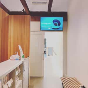 待合室にモニターを設置しました！