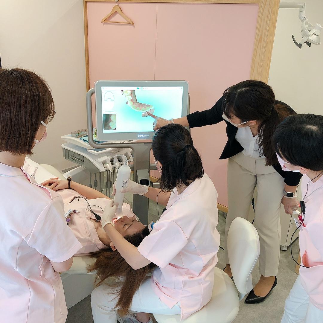 御所南ともこ歯科はインビザラインのために3DスキャナーiTeroを導入しています！